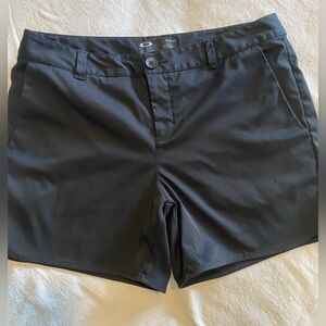 Oakley Regular Fit Women's Black Chino Shorts Med